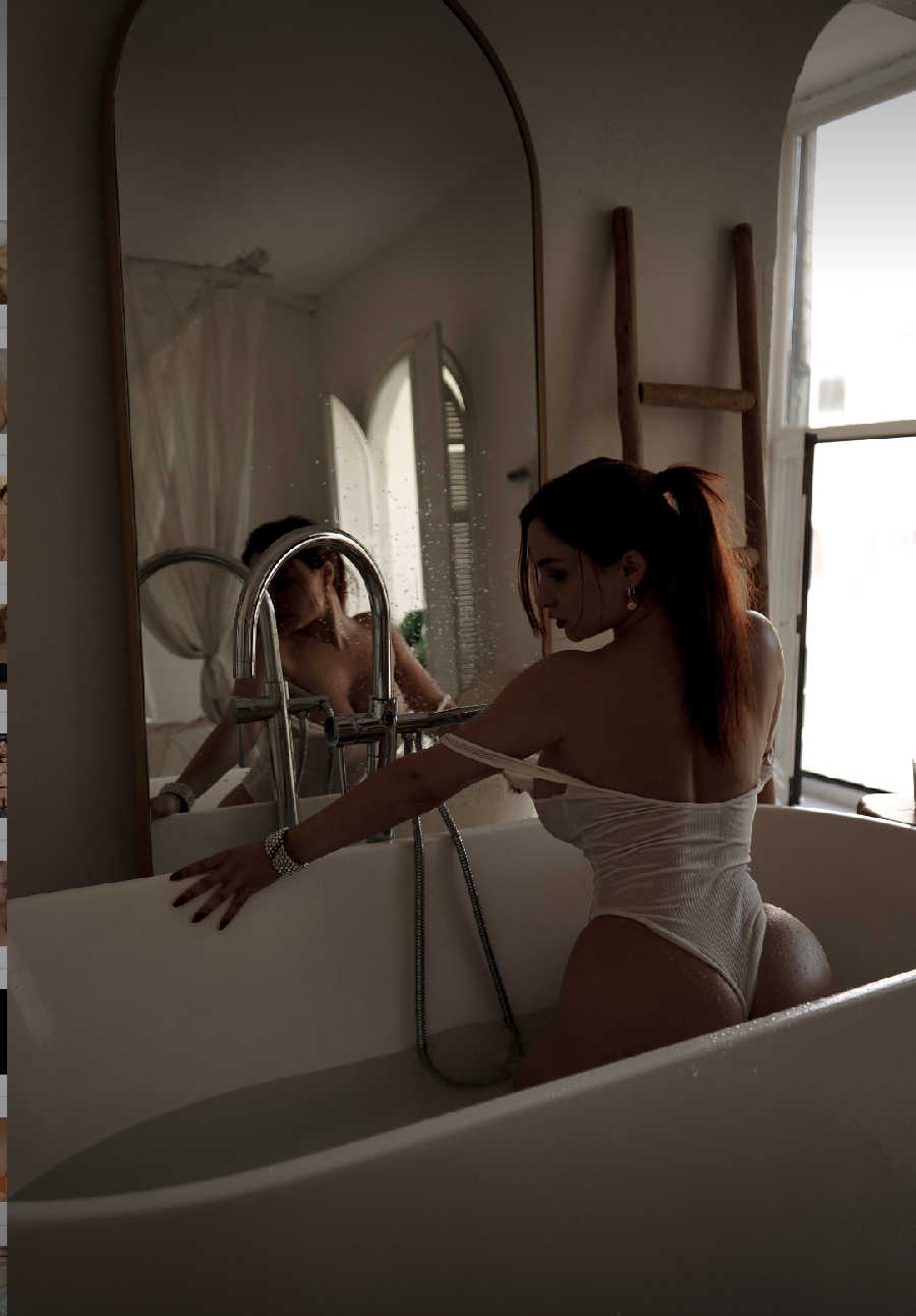 A playful frame from Miranda Faith nude — online in Ankara