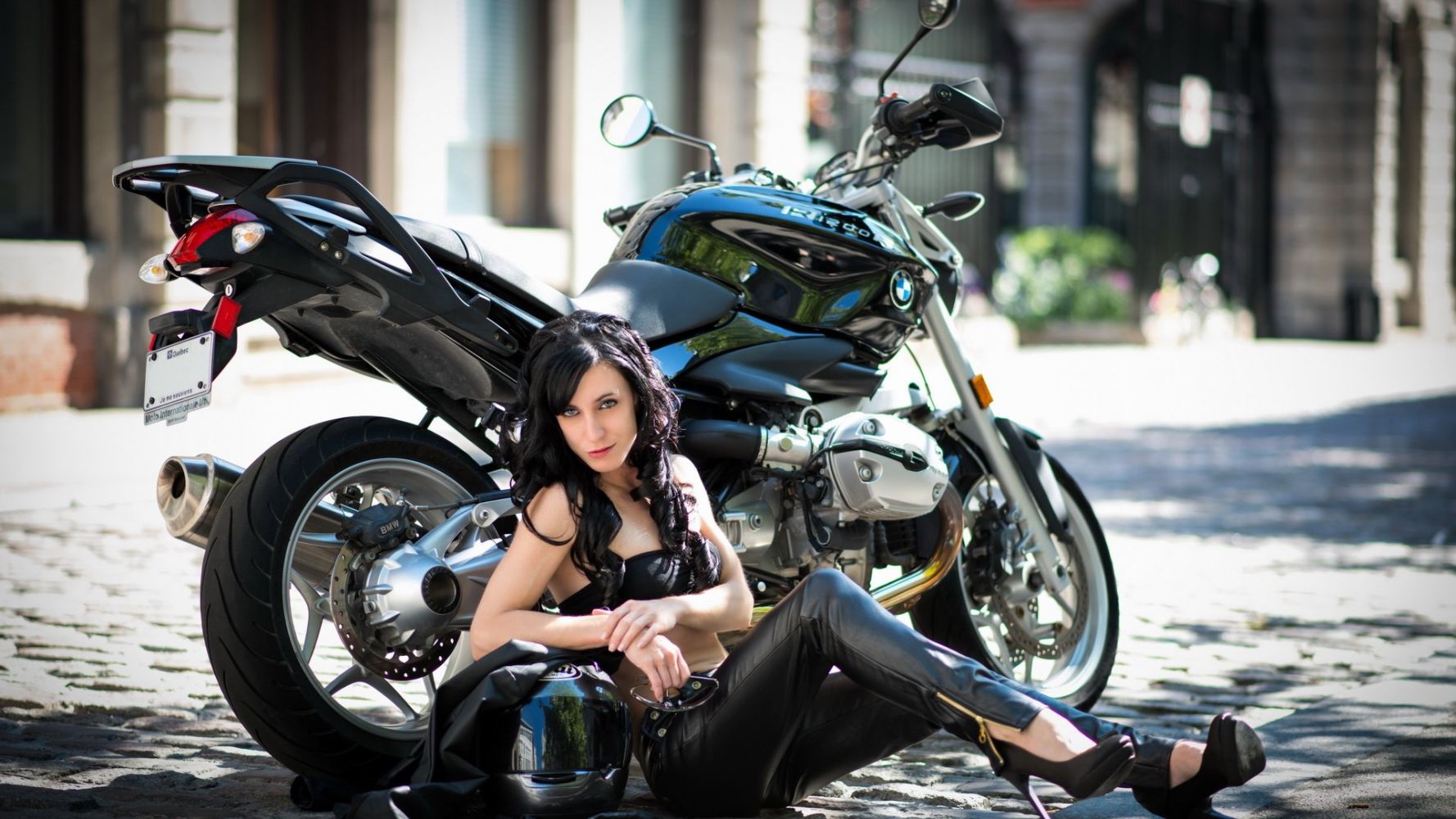 Fresh photos, fresh mood — European women on bikes online in Ankara