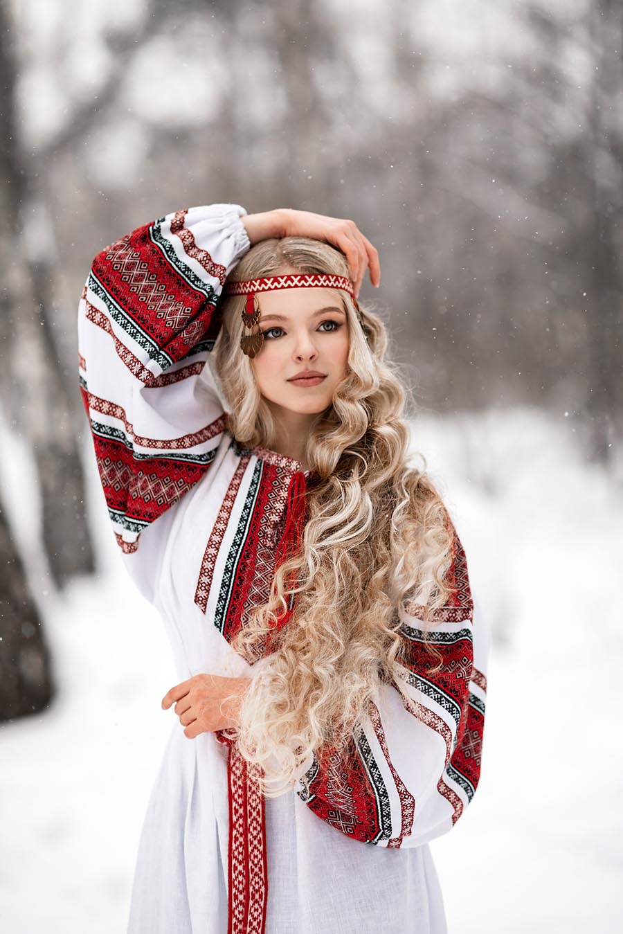 Slavic girls’s look of the day — catch her live in Ankara