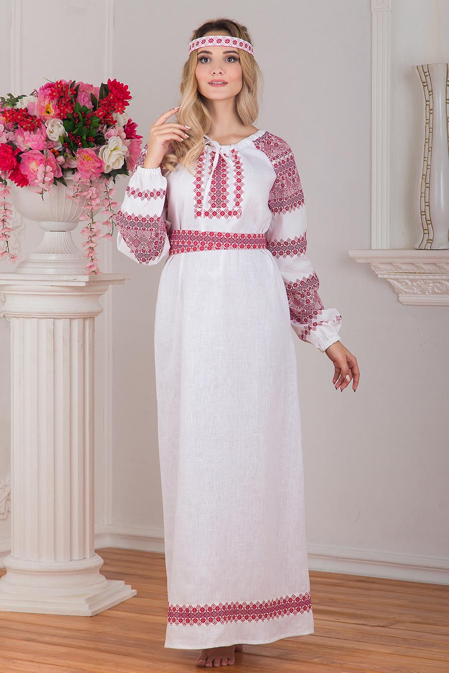 Women in Slavic costumes in Ankara