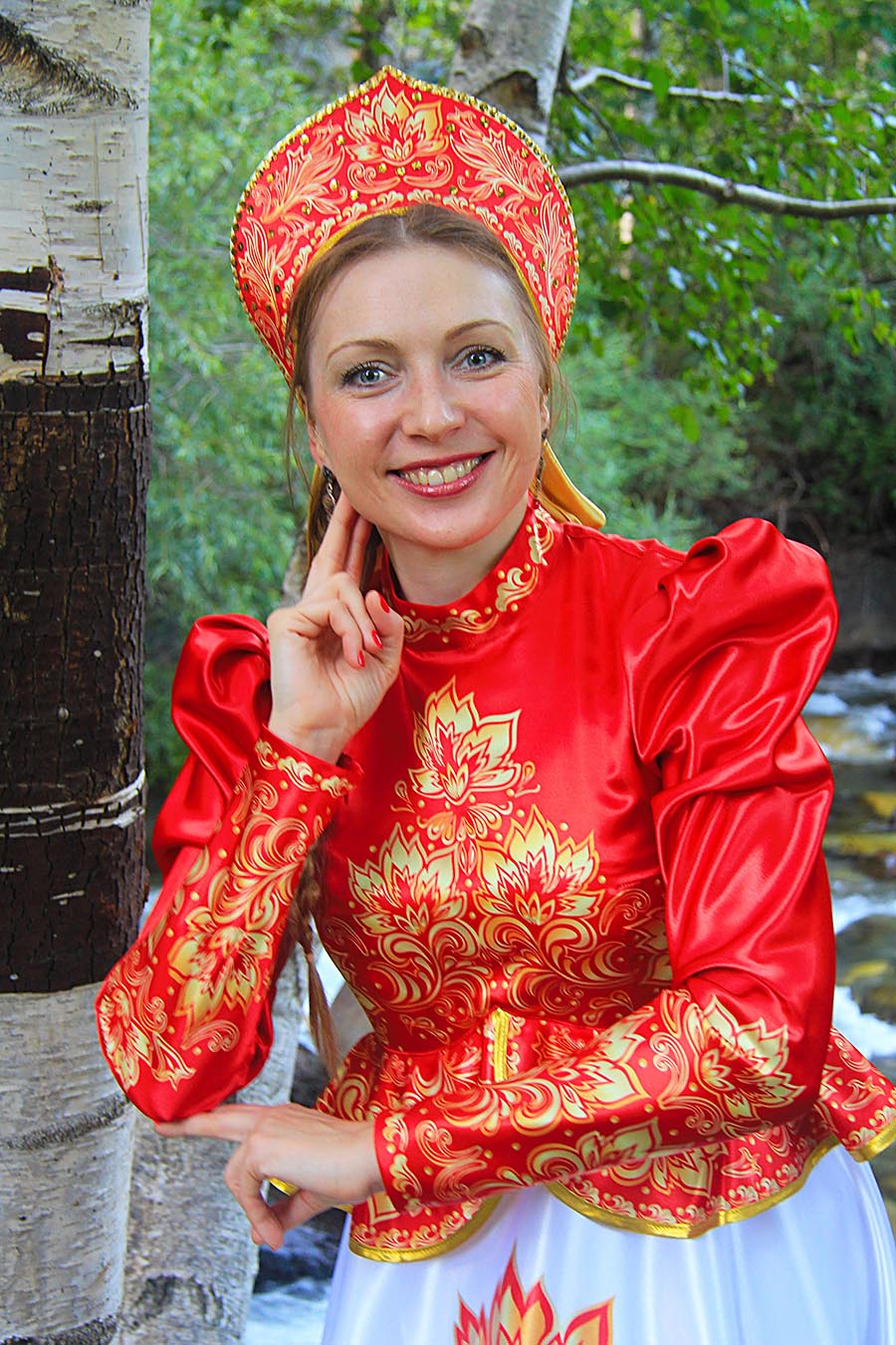 Women in Slavic costumes in Ankara