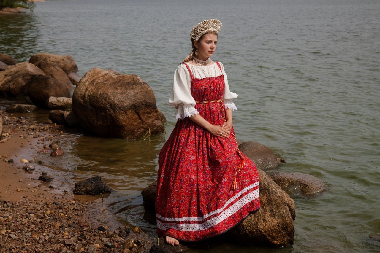 Women in Slavic costumes in Ankara