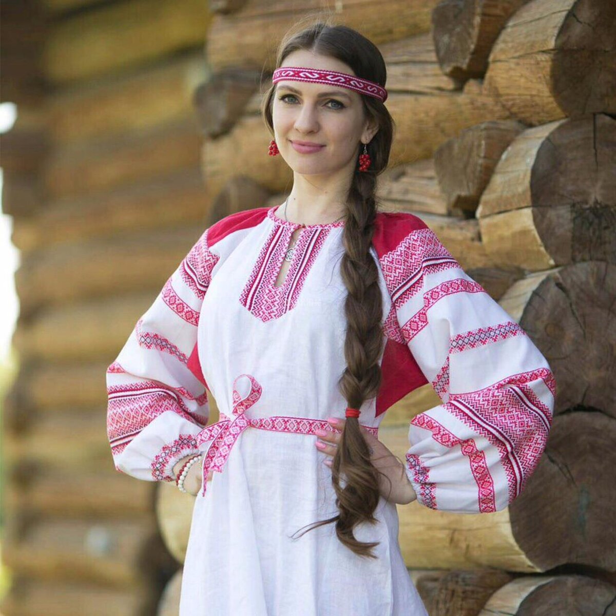 Girls in Slavic costumes in Ankara