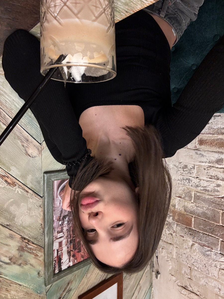 Fresh photos, fresh mood — Tina online in Ankara